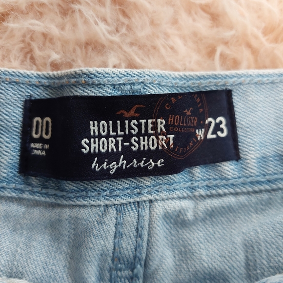 Hollister High Rise Jean Short - With Floral Embroidery Details - Size 00 w23 - Picture 6 of 9